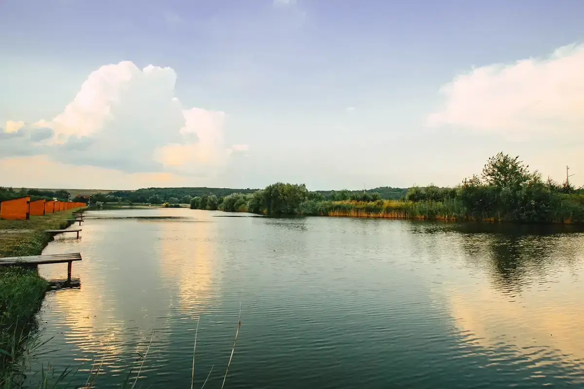 Lacul Mic de lângă Sibiu în timpul zilei